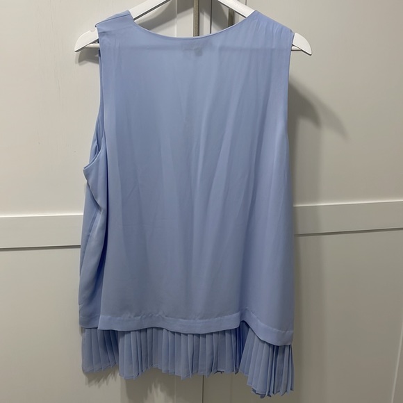 Light Blue Sleeveless Top with Pleats - Picture 3 of 3